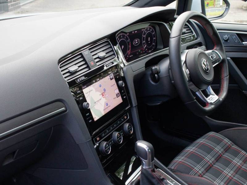 Volkswagen Golf   Registered:2018(68)