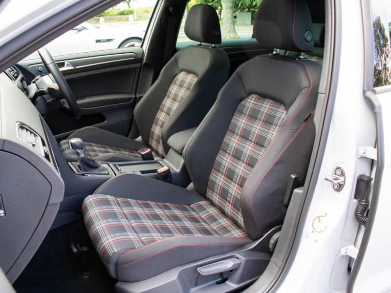 Volkswagen Golf   Registered:2018(68)