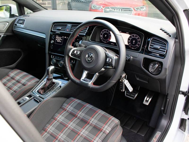 Volkswagen Golf   Registered:2018(68)