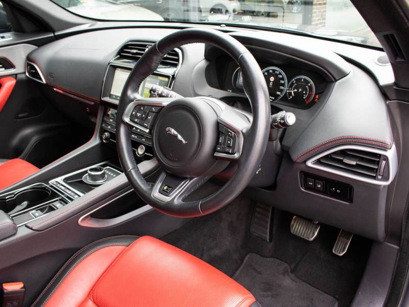 Jaguar F Pace   Registered:2016(66)