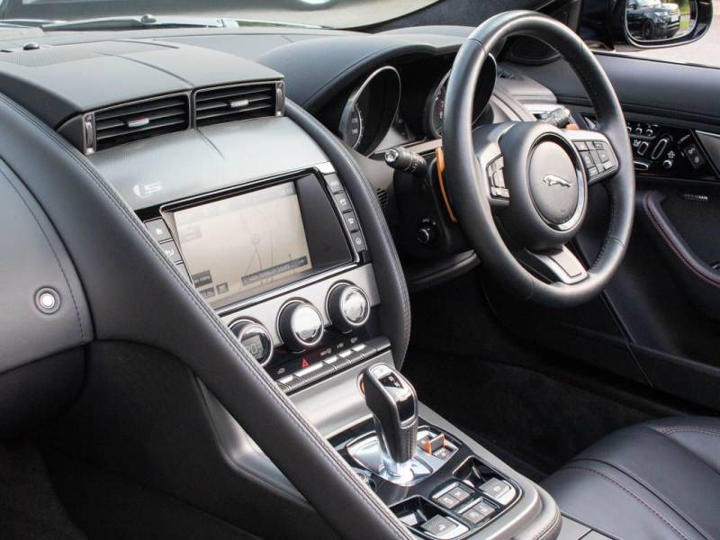 Jaguar F Type   Registered:2015(15)