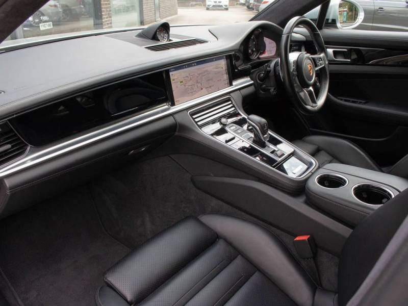 Porsche Panamera   Registered:2016(66)