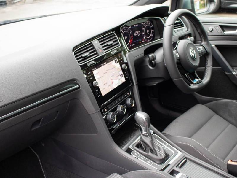 Volkswagen Golf   Registered:2019(19)