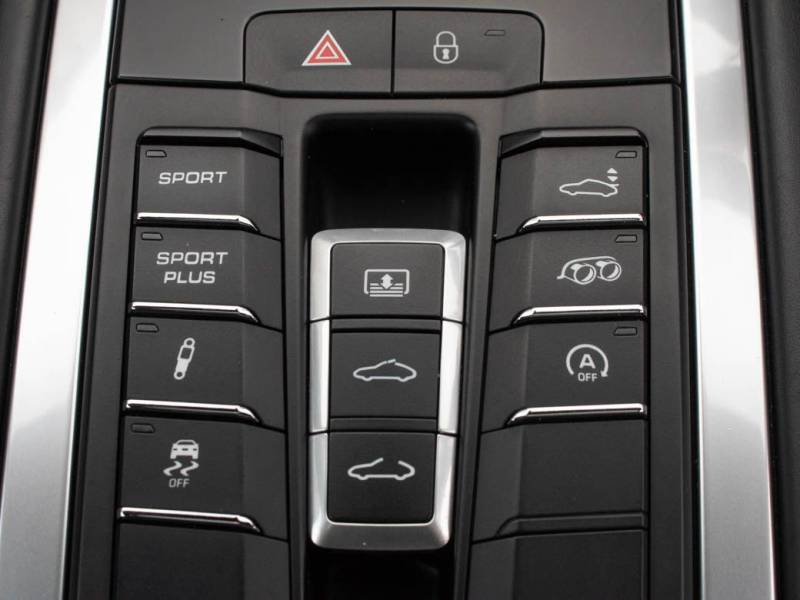 Porsche 911   Registered:2015(15)