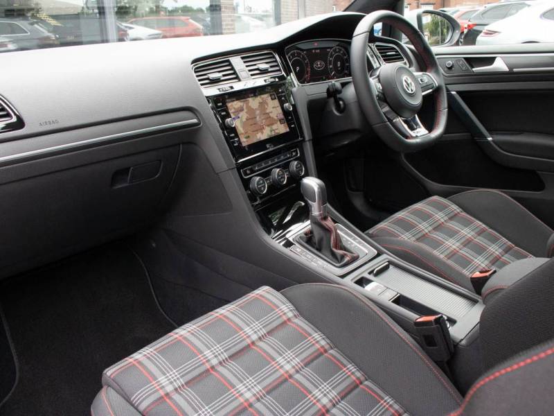 Volkswagen Golf   Registered:2018(68)