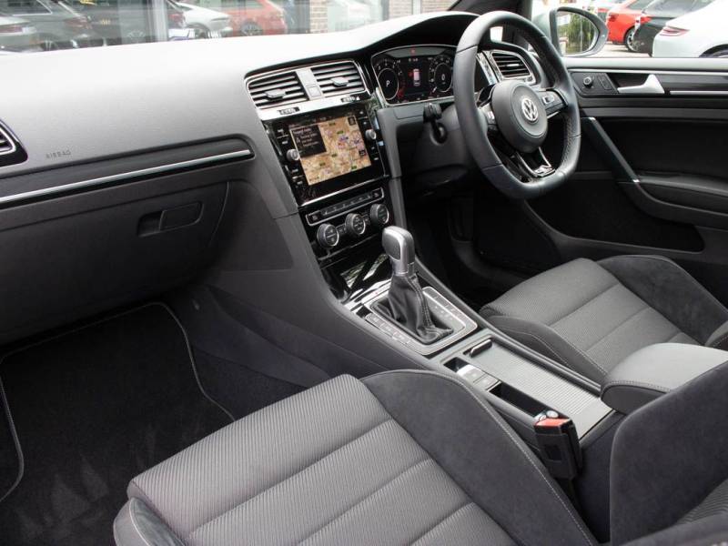 Volkswagen Golf   Registered:2019(19)