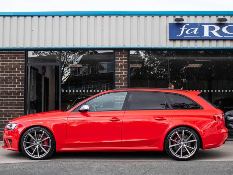 Audi RS4   Registered:2015(15)