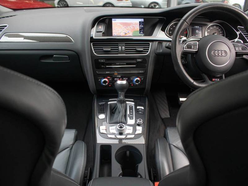 Audi RS4   Registered:2015(15)