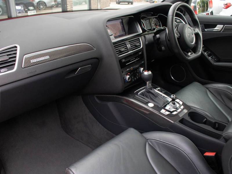 Audi RS4   Registered:2015(15)