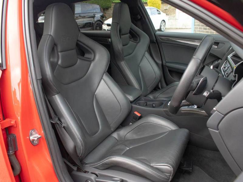 Audi RS4   Registered:2015(15)