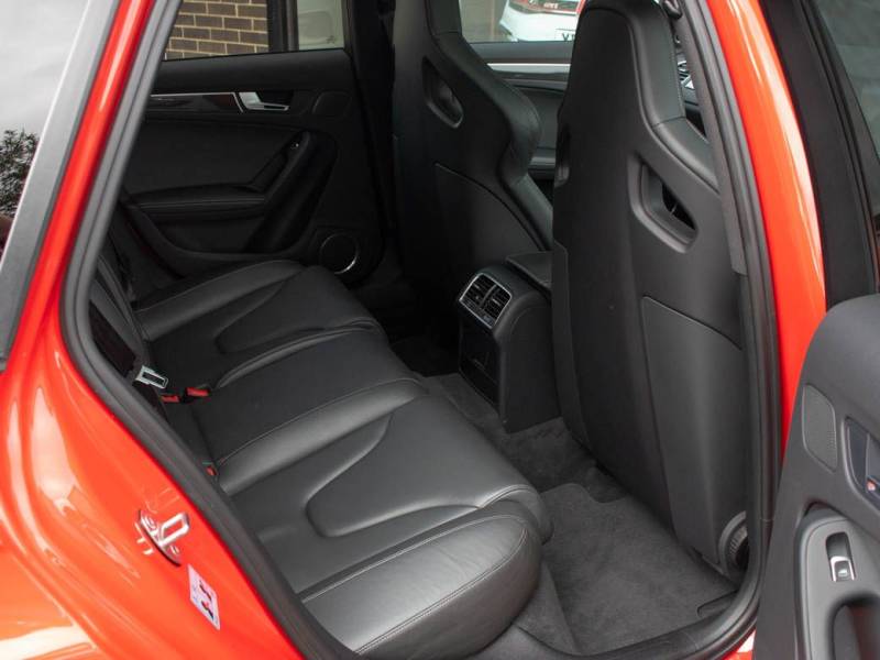 Audi RS4   Registered:2015(15)