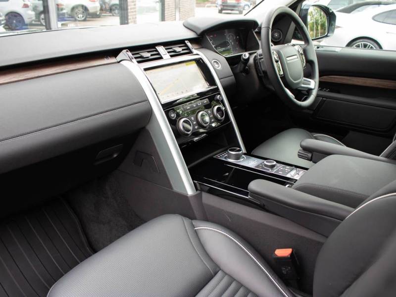 Land Rover Discovery   Registered:2019(19)