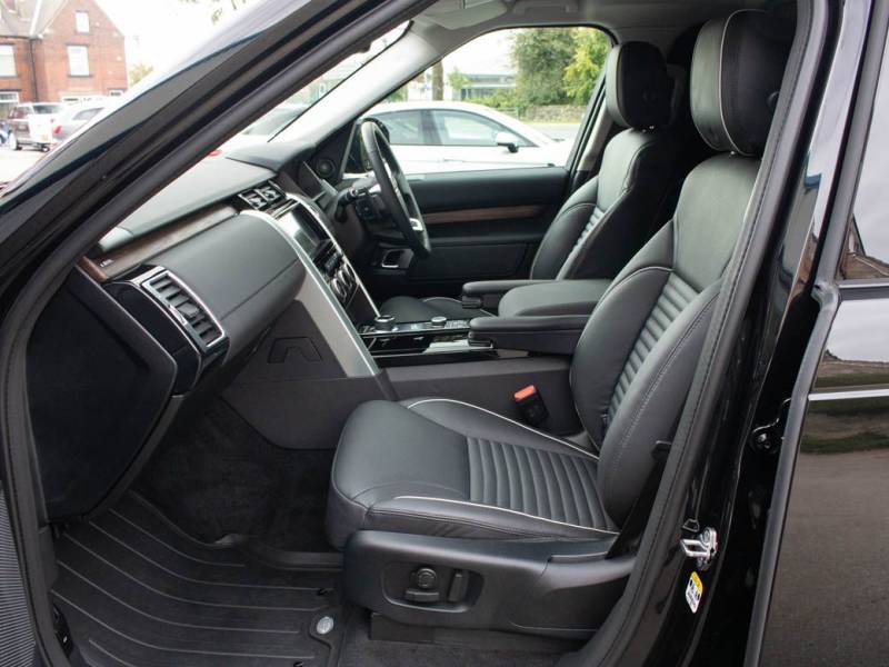 Land Rover Discovery   Registered:2019(19)