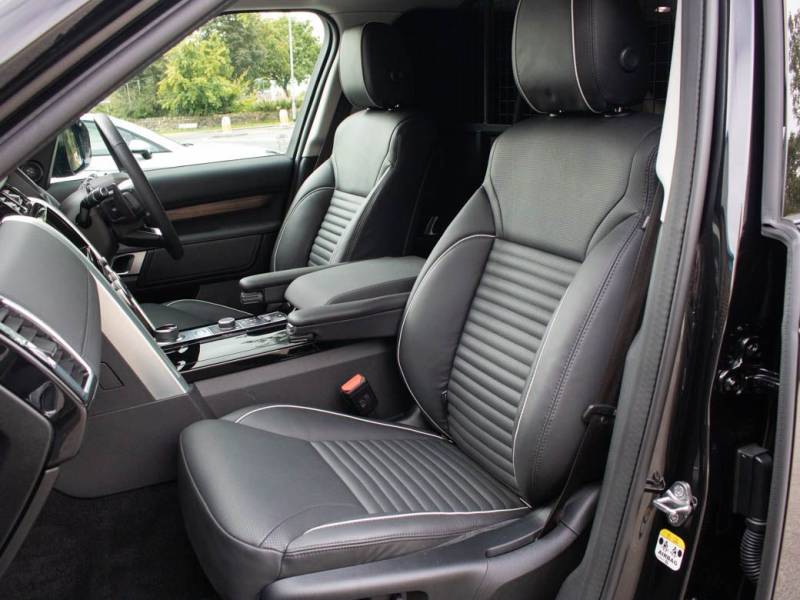 Land Rover Discovery   Registered:2019(19)