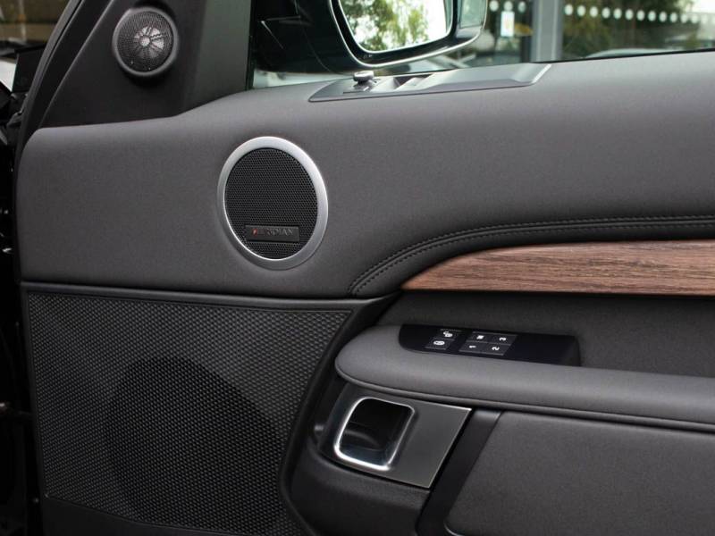 Land Rover Discovery   Registered:2019(19)