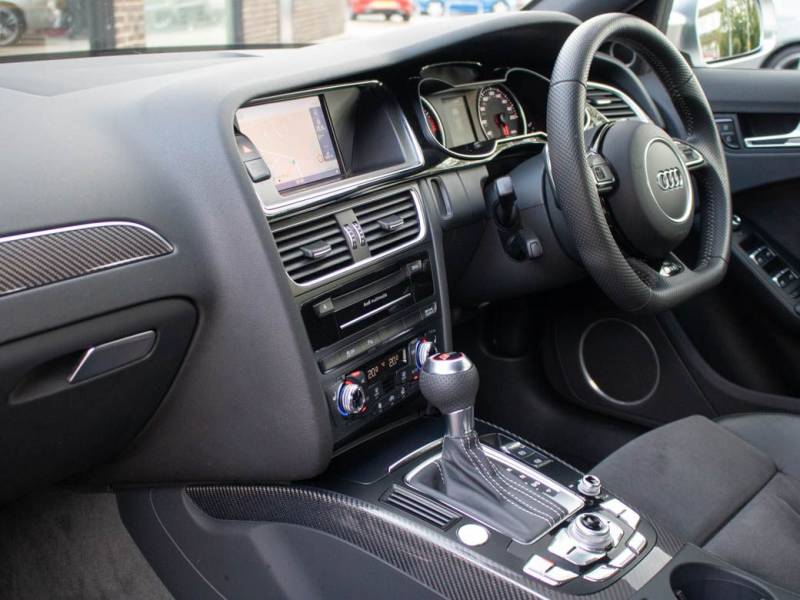 Audi RS4   Registered:2014(14)