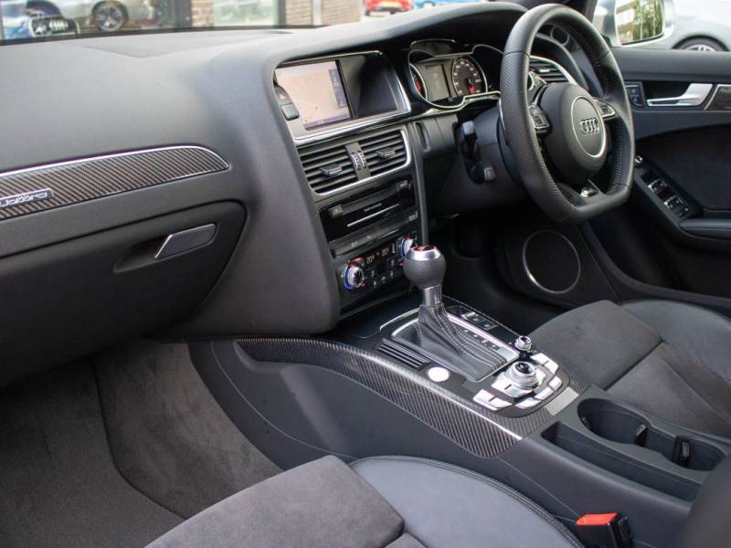 Audi RS4   Registered:2014(14)