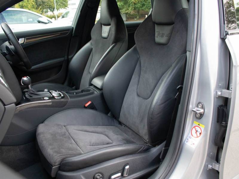 Audi RS4   Registered:2014(14)