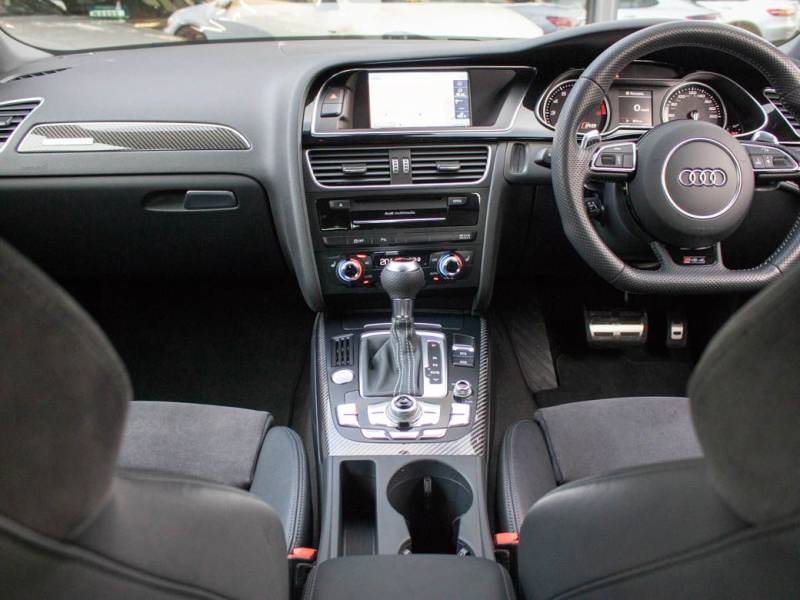 Audi RS4   Registered:2014(14)