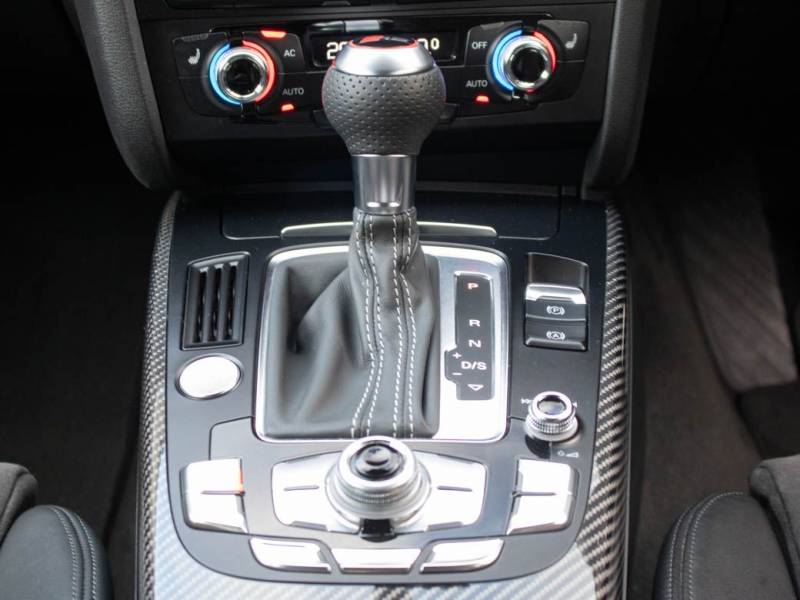 Audi RS4   Registered:2014(14)