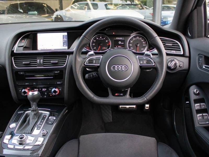 Audi RS4   Registered:2014(14)