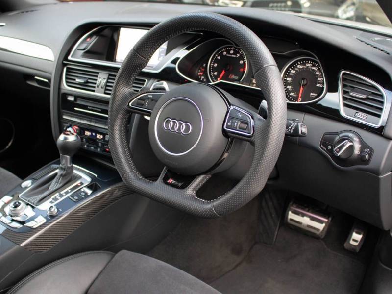 Audi RS4   Registered:2014(14)