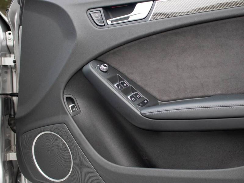 Audi RS4   Registered:2014(14)