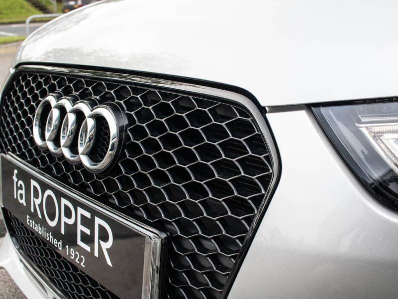 Audi RS4   Registered:2014(14)