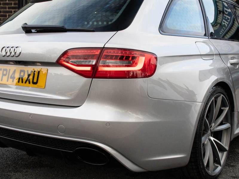 Audi RS4   Registered:2014(14)
