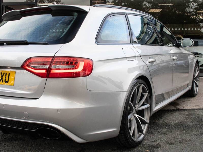 Audi RS4   Registered:2014(14)