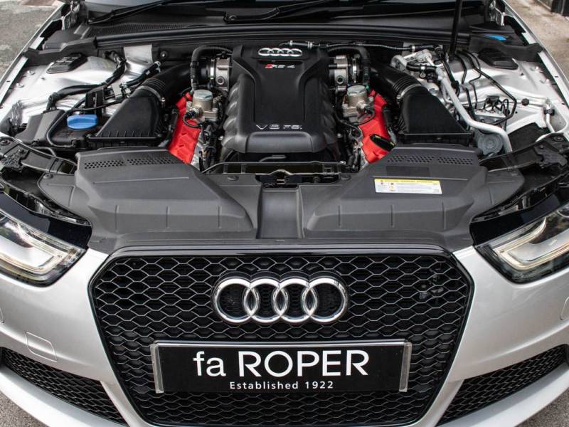 Audi RS4   Registered:2014(14)