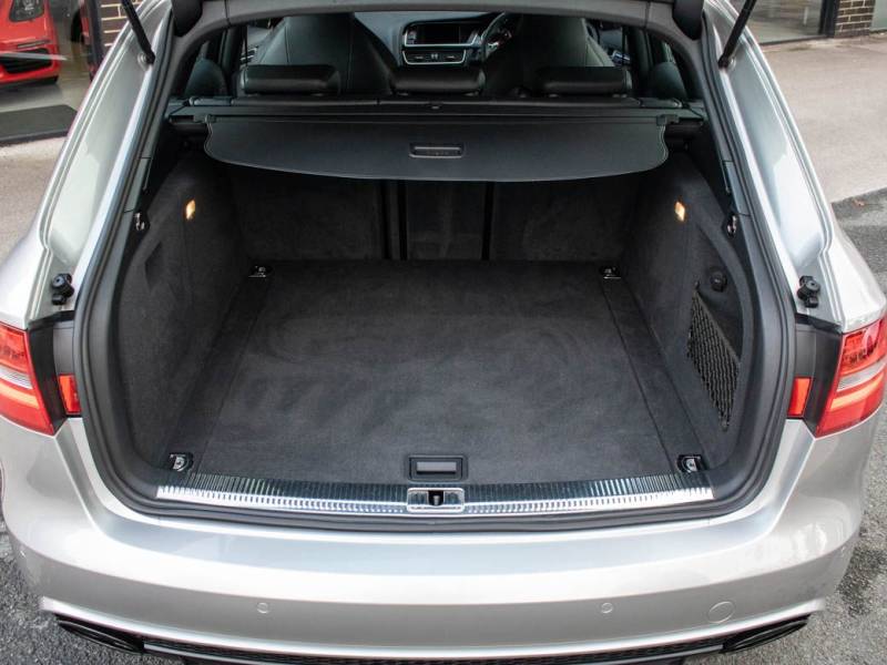 Audi RS4   Registered:2014(14)