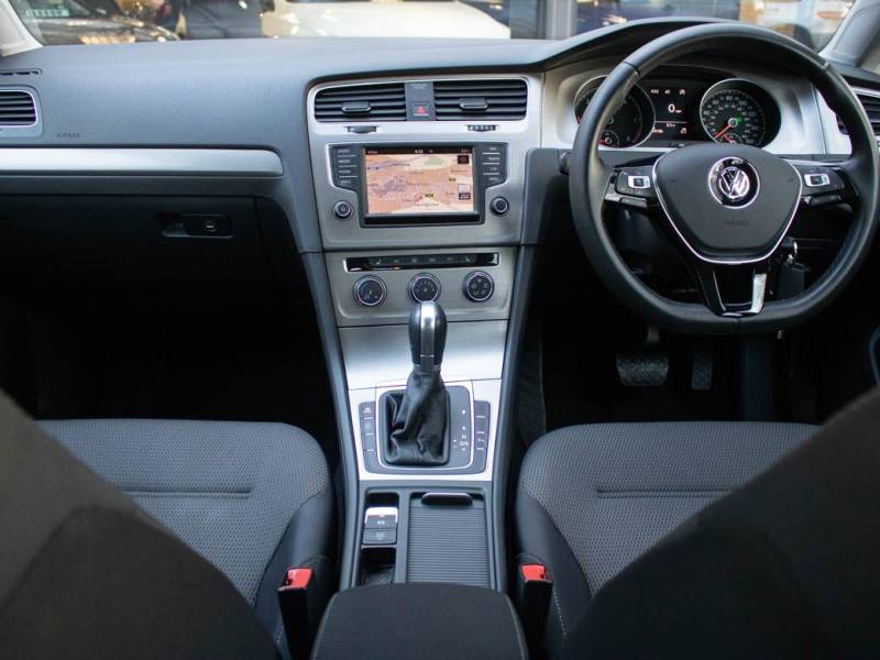 Volkswagen Golf   Registered:2016(16)