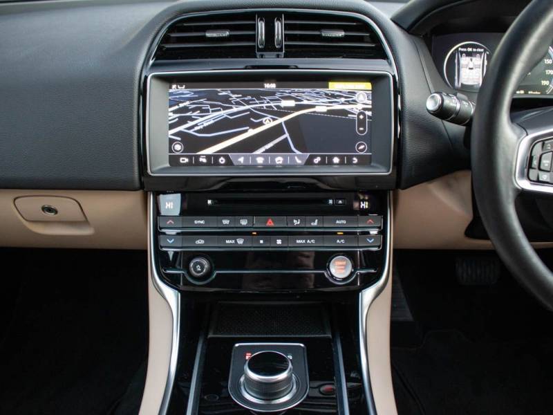 Jaguar XE   Registered:2018(18)