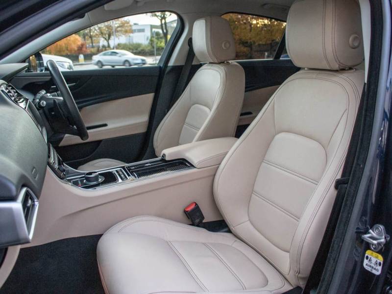 Jaguar XE   Registered:2018(18)