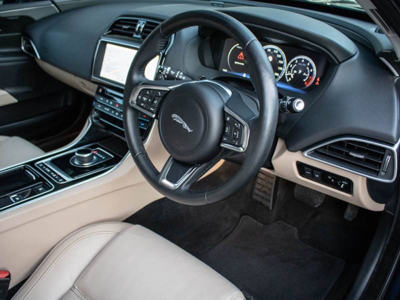 Jaguar XE   Registered:2018(18)