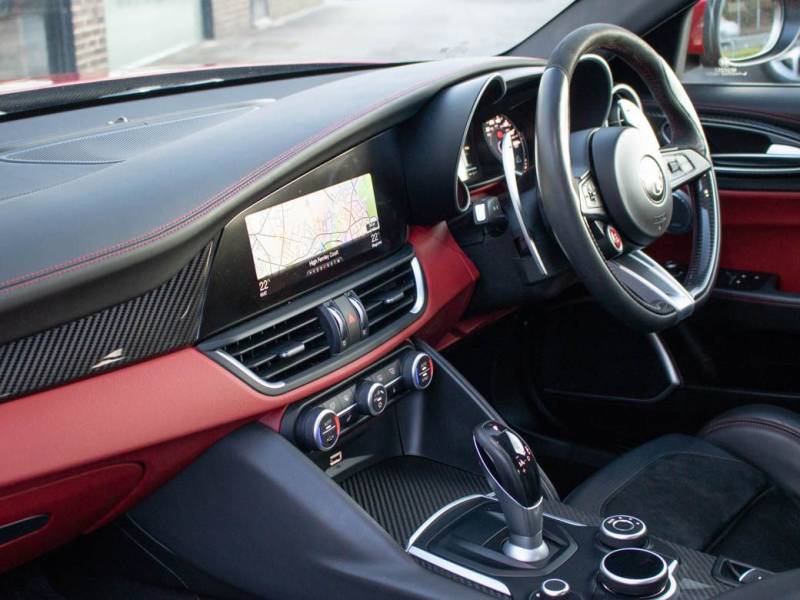 Alfa Romeo Giulia   Registered:2017(17)