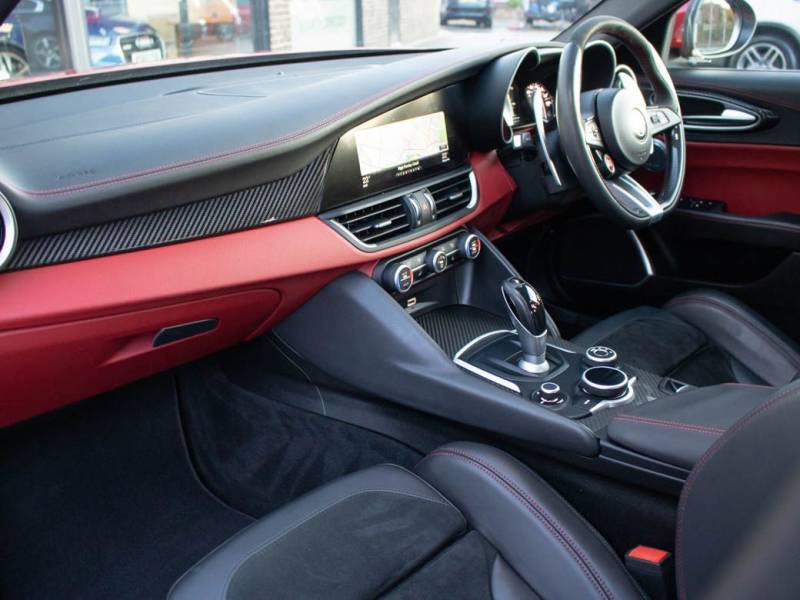 Alfa Romeo Giulia   Registered:2017(17)