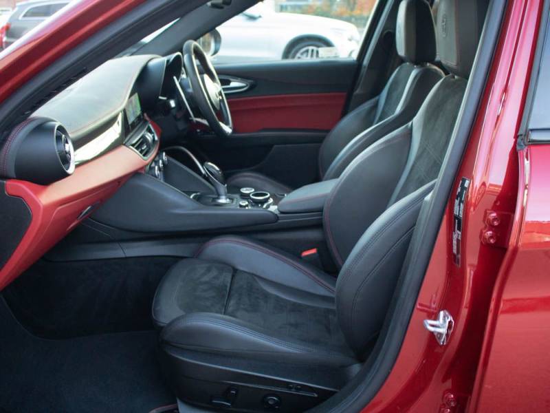 Alfa Romeo Giulia   Registered:2017(17)