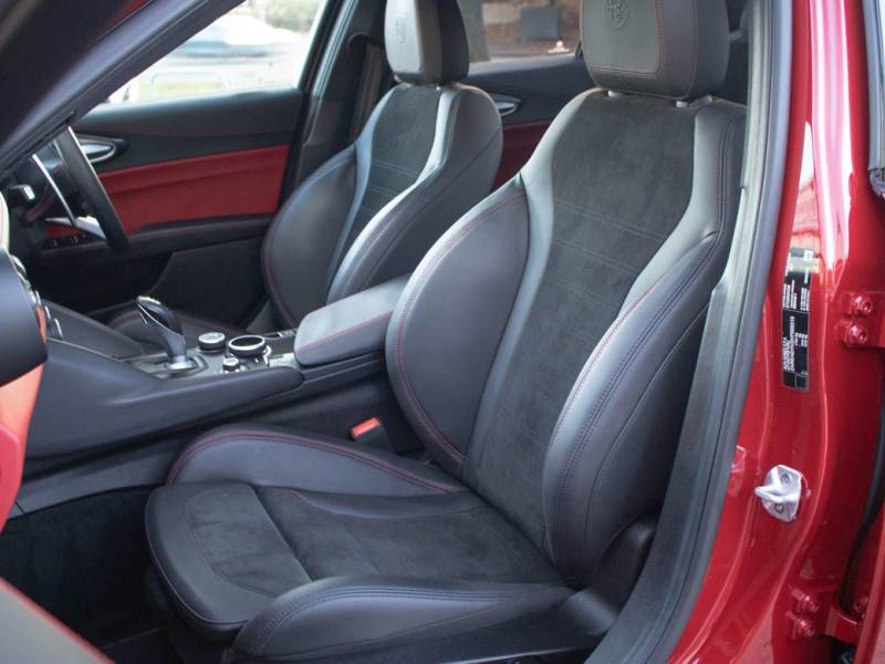 Alfa Romeo Giulia   Registered:2017(17)