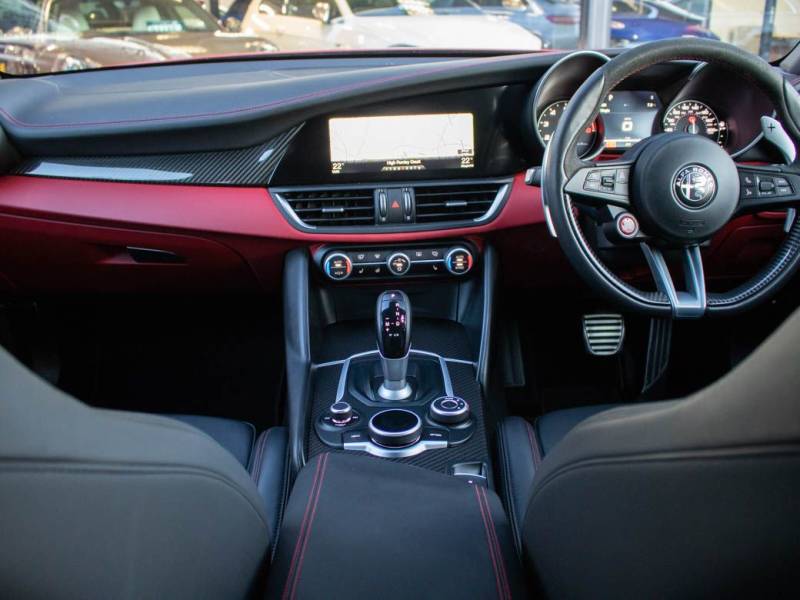 Alfa Romeo Giulia   Registered:2017(17)