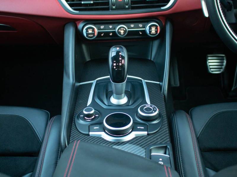 Alfa Romeo Giulia   Registered:2017(17)