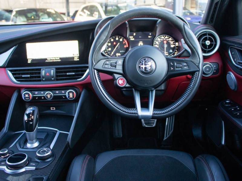 Alfa Romeo Giulia   Registered:2017(17)