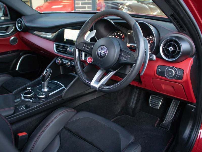 Alfa Romeo Giulia   Registered:2017(17)