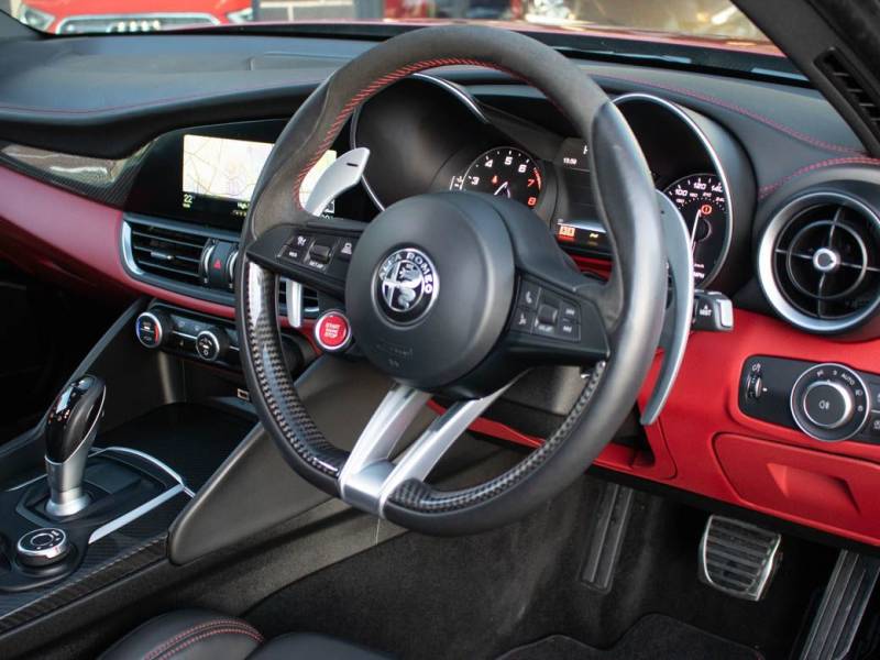 Alfa Romeo Giulia   Registered:2017(17)