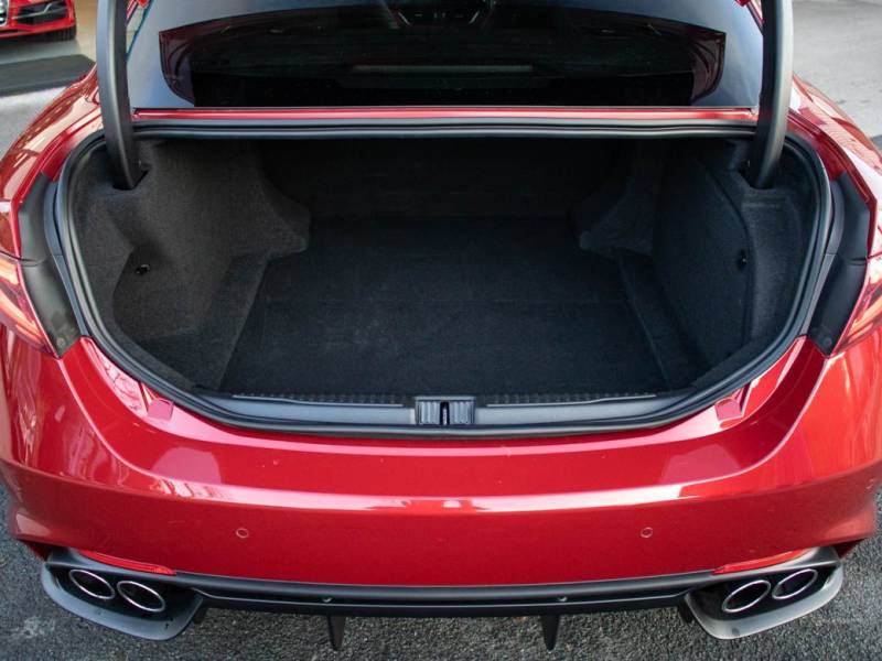 Alfa Romeo Giulia   Registered:2017(17)