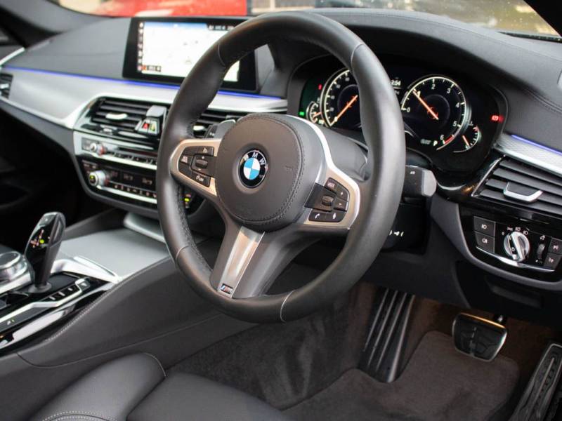 BMW 5 Series   Registered:2018(18)