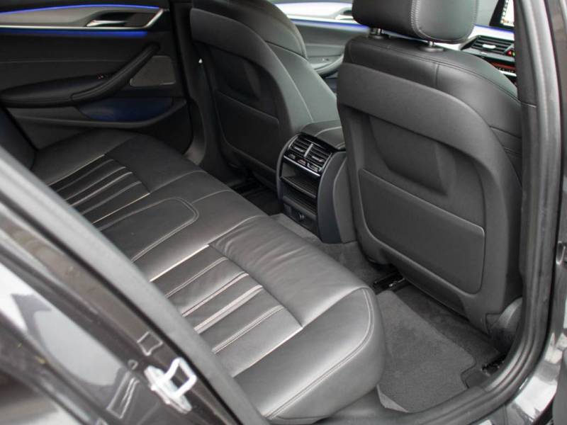 BMW 5 Series   Registered:2018(18)