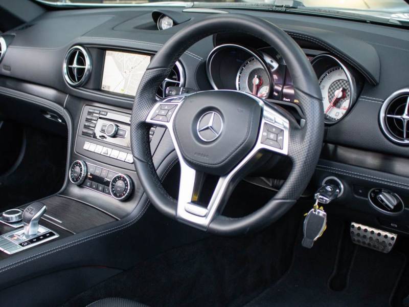 Mercedes Benz SL Class   Registered:2013(13)